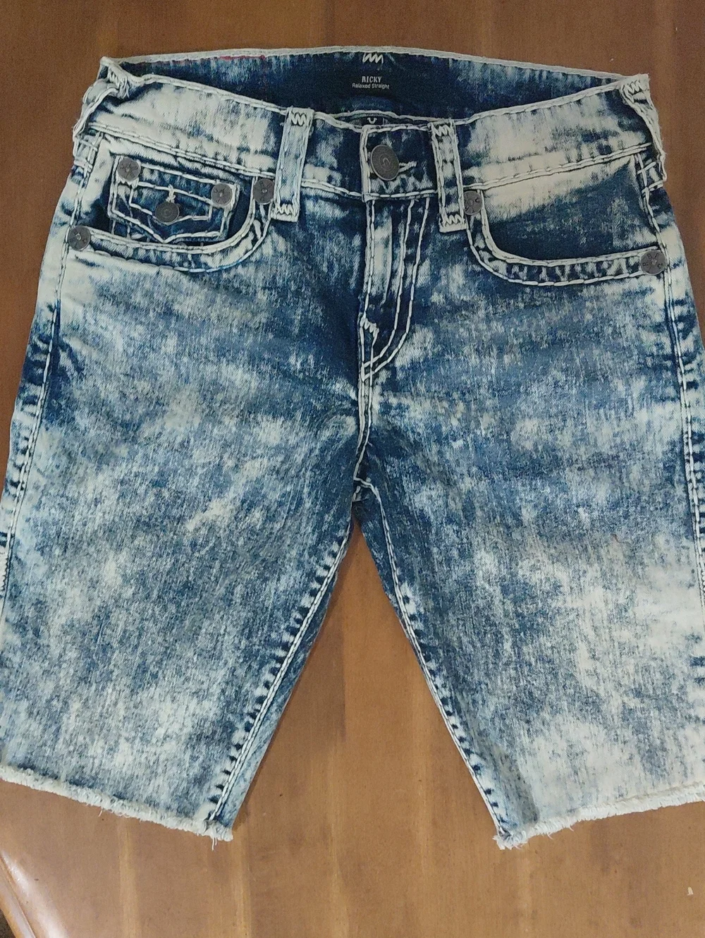 NWOT True Religion Size 28 Ricky Relaxed Straight Super Fray Shorts Flap Pocket
